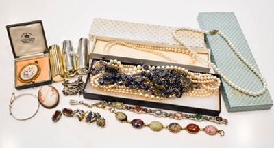 Lot 214 - A collection of vintage costume jewellery...