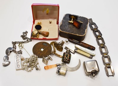 Lot 215 - A group of gentleman's jewellery and...