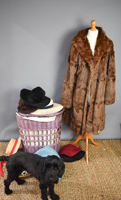 Lot 306 - A group of vintage hats of various design...