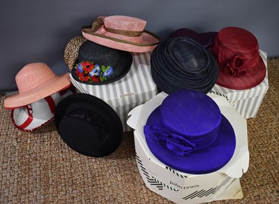 Lot 309 - A quantity of vintage hats and hat boxes of...