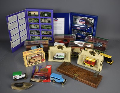 Lot 304 - A group of collectible diecast vehicles to...