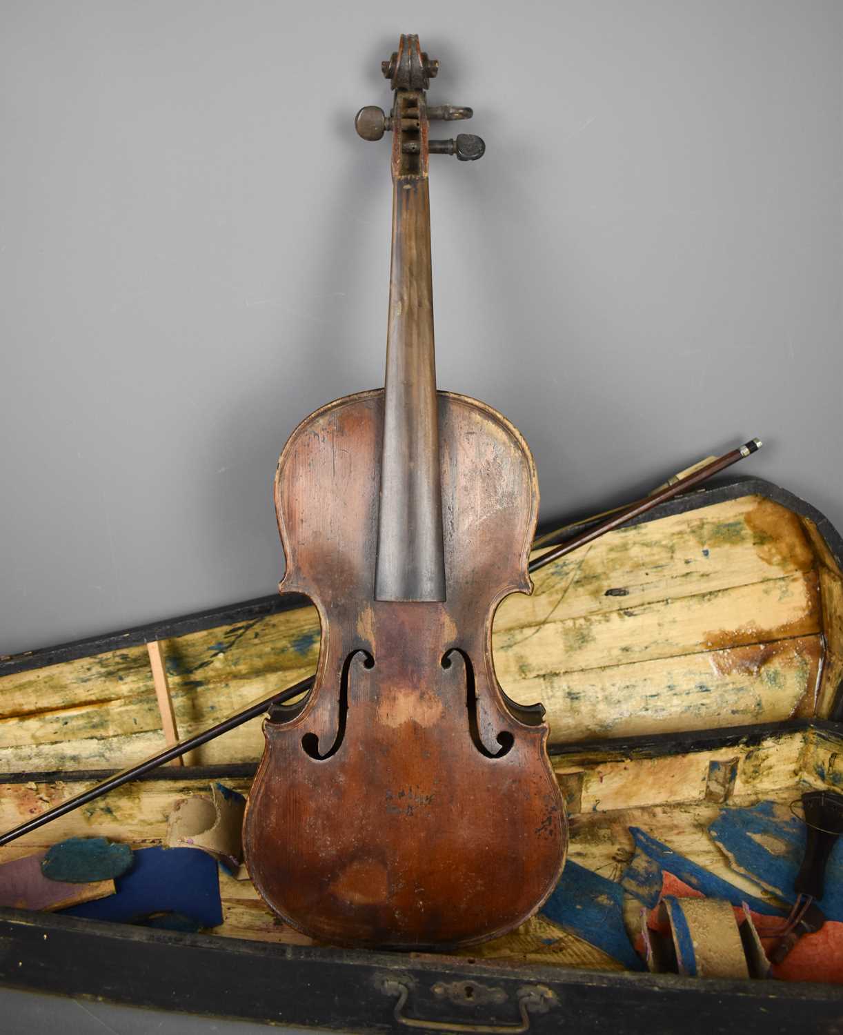 Lot 59 - An antique violin with Antonius Stradivarius...