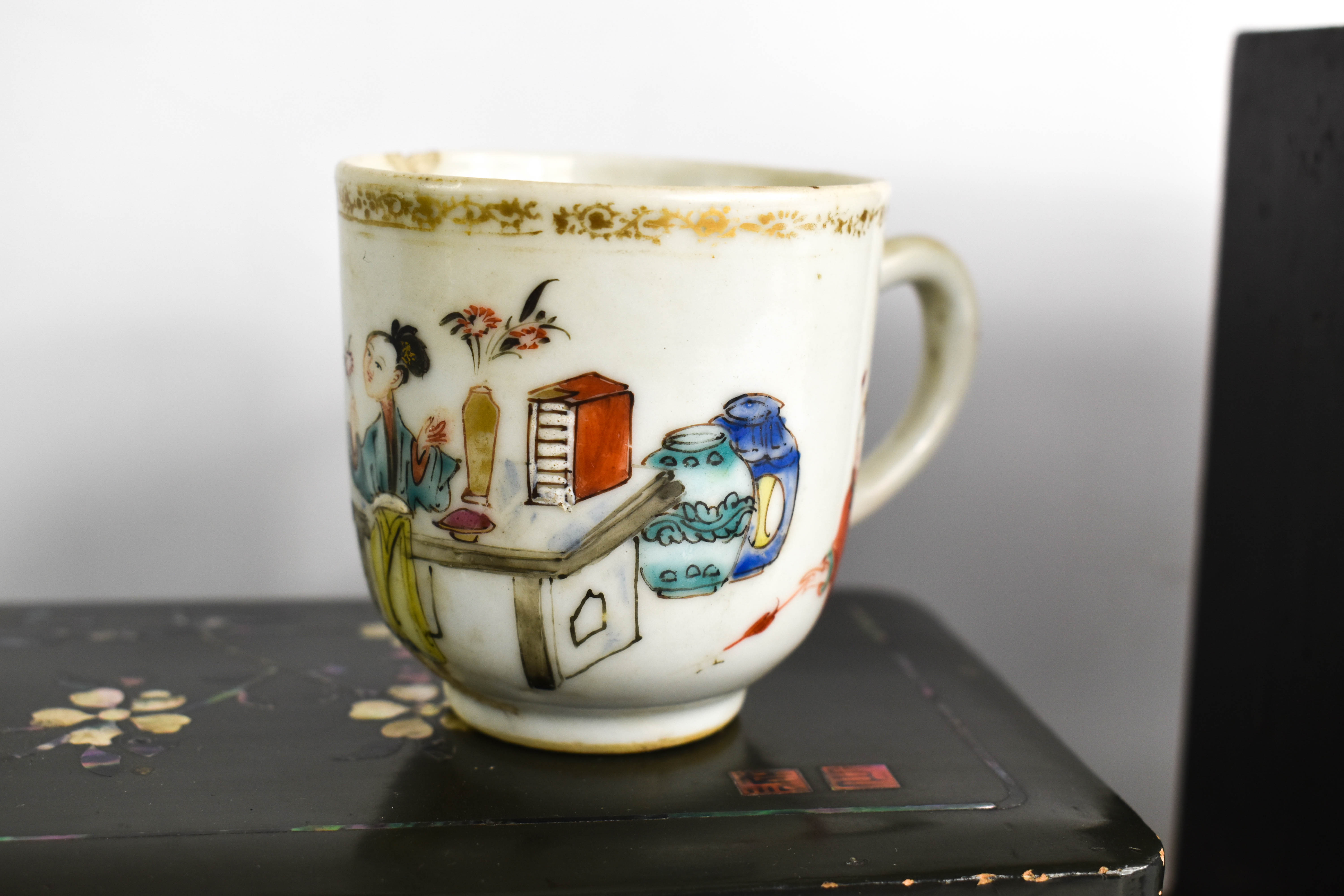 Lot 330 An early 20th century lacquered glove box