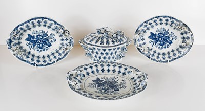 Lot 184 - A group of 18th century blue and white...