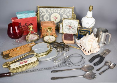 Lot 251 - A group of collectables to include Vintage...