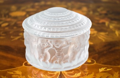 Lot 141 - A Lalique trinket box, with similar/matched...