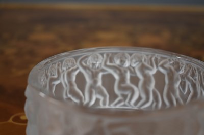 Lot 141 - A Lalique trinket box, with similar/matched...