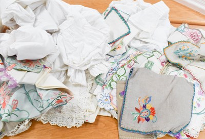 Lot 346 - A selection of antique and vintage lace,...