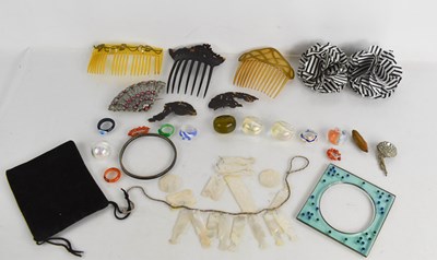 Lot 381 - A group of costume jewellery to include, rings,...