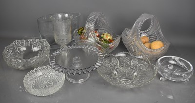 Lot 242 - A group of crystal and glassware, to include...