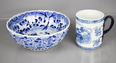 Lot 275 - A Chinese blue and white bowl of scalloped...