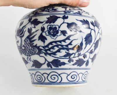 Lot 274 - A Chinese blue and white jar, circa 1900,...