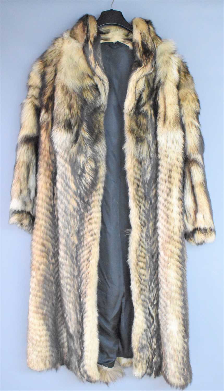 Lot 350 - A vintage Echter Pelz coyote fur coat.