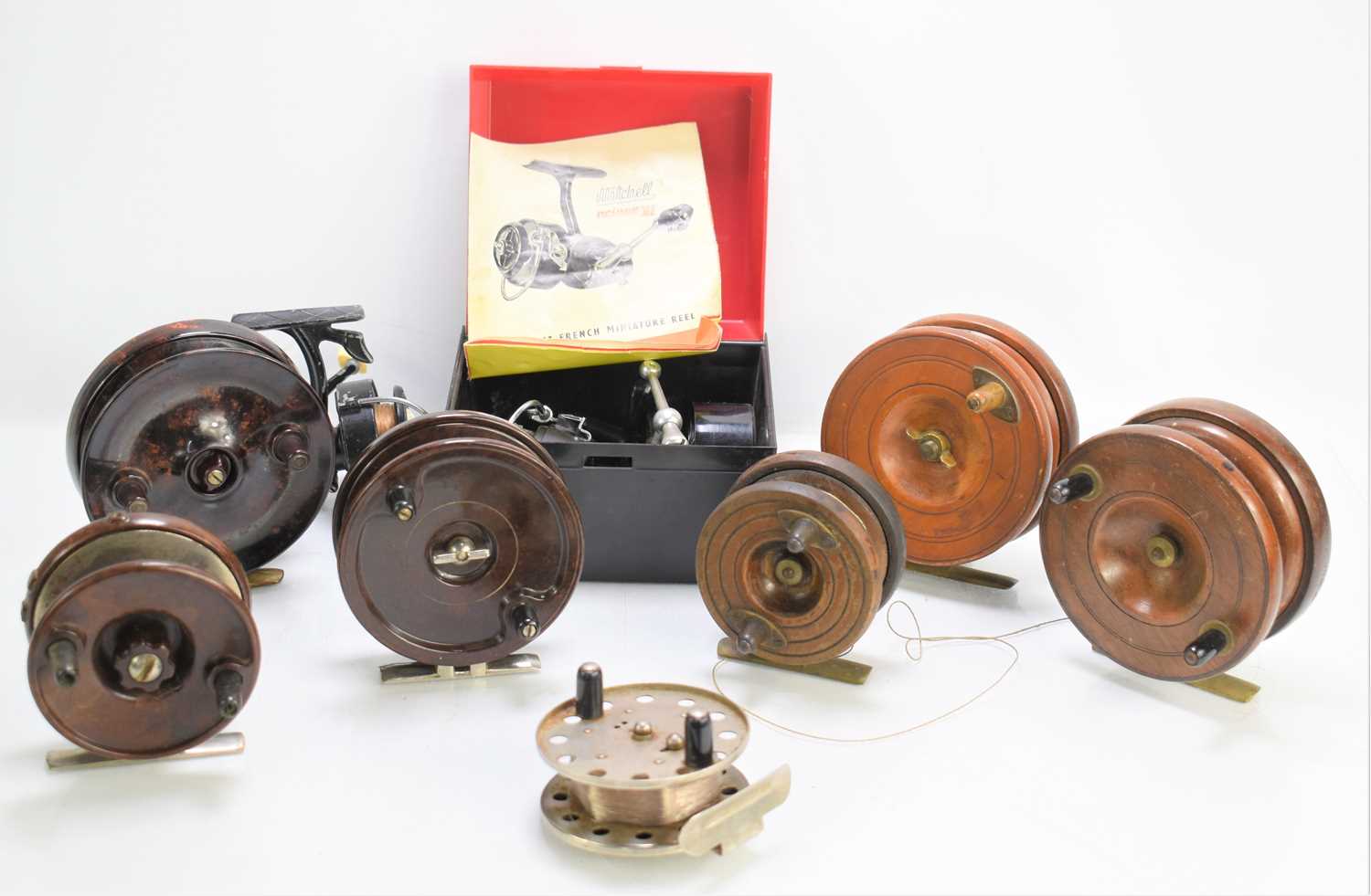 Lot 79 - A group of vintage fishing reels to include