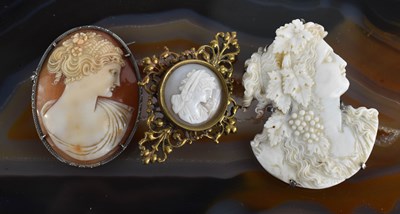 Lot 23 - A group of 19th century and later cameo...