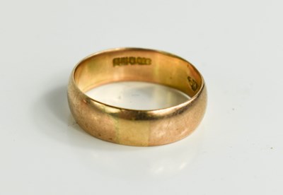 Lot 38 - A 9ct gold wedding band, size T, 5.11g.
