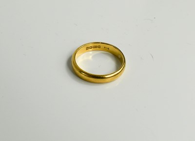 Lot 151 - A 22ct gold wedding band, size N, 4.86g.