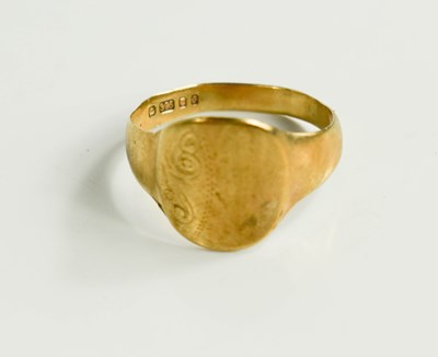 Lot 75 - A 9ct gold signet ring, size T½ 2.57g.