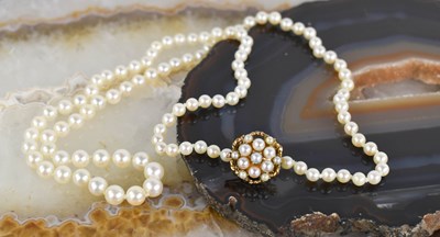 Lot 49 - An antique cultured pearl necklace with a 9ct...