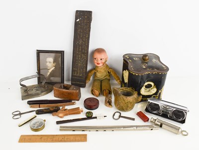 Lot 160 - A group of antique and vintage collectables to...