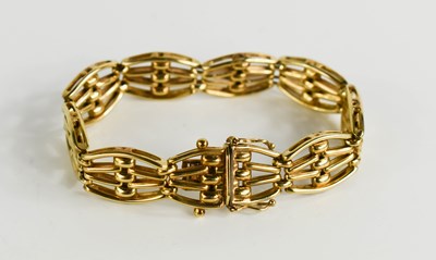 Lot 154 - A 9ct gold oval gate link bracelet, marked 375,...