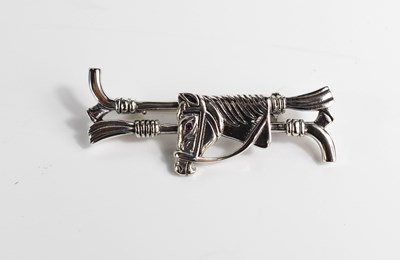 Lot 78 - A silver brooch in the form of a horses head...