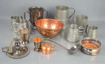 Lot 136 - A group of metalwares to include pewter...