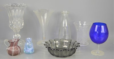 Lot 57 - A group of vintage glassware to include a...