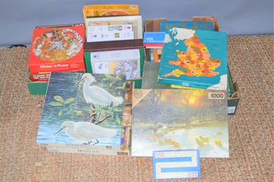 Lot 260 - A quantity of vintage Jigsaw puzzles and games.