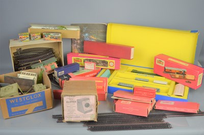 Lot 266 - A group of Hornby OO gauge including a Dublo...