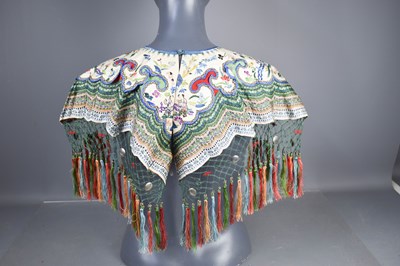 Lot 19 - A Qing dynasty Chinese silk wedding collar,...