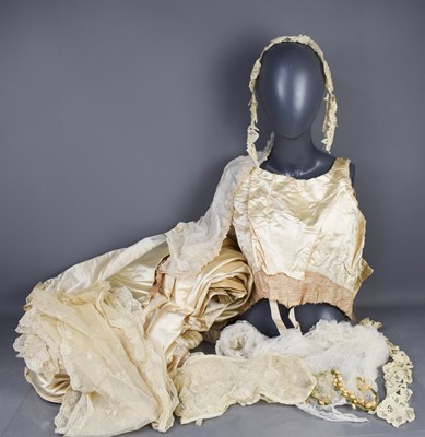 Lot 250 - An early 20th century ivory silk wedding dress...