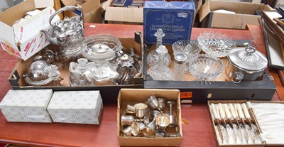 Lot 147 - A group of silver plate and glassware, to...