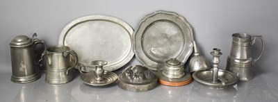 Lot 155 - A collection of pewter to include oval plater,...