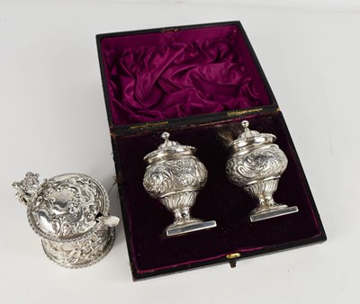 Lot 427 - A pair of silver pepperettes together with a...