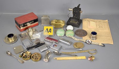 Lot 269 - A group of collectable items to include...