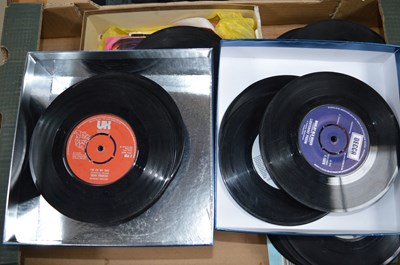 Lot 271 - A large group of 7" vinyl singles to include...