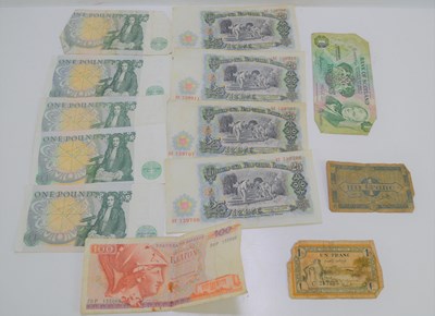 Lot 105 - A group of GB and worldwide banknotes to...