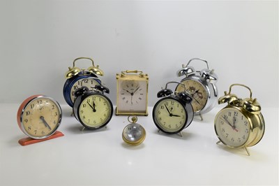 Lot 467 - A group of vintage alarm clocks to include a...