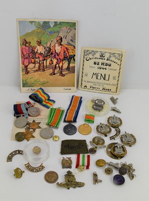 Lot 489 - A group of militaria to include WWI medals to...