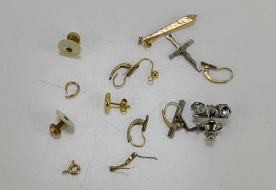 Lot 214 - A group of 9ct scrap gold and rolled gold...