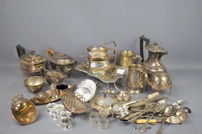 Lot 418 - A group of silver plated items to include...