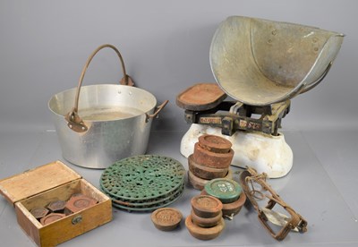 Lot 503 - A group of metal ware to include vintage...