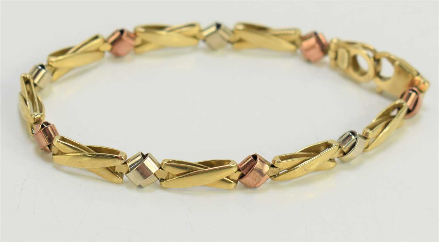 Lot 188 - A 9ct gold tricolour bracelet with crab claw...