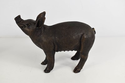 Lot 41 - A Suzie Marsh model pig, 21cm long.