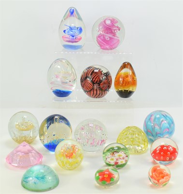 Lot 389 - A group of glass paperweights of various style...