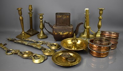 Lot 517 - A group of antique brass and copperware, to...