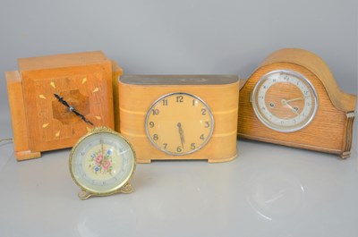 Lot 34 - A group of 1930s mantle clocks to include a...