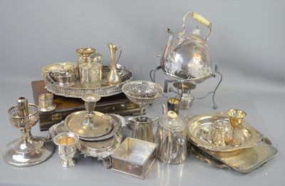 Lot 514 - A quantity of silver plated items to include a...