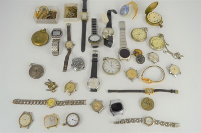 Lot 80 - A group of vintage watches to include a silver...